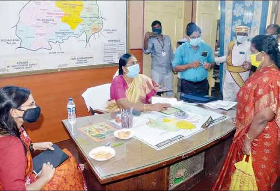 திண்டுக்கல் கலெக்டர் அலுவலகத்தில் ஆய்வு கூட்டம்