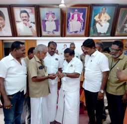 சங்கம் மீனாட்சிபுரம் கிளை நிலைய ஆட்டோ ஓட்டுநர்கள் சார்பாக சங்க உறுப்பினர்களுக்கு தங்க மோதிரங்கள்