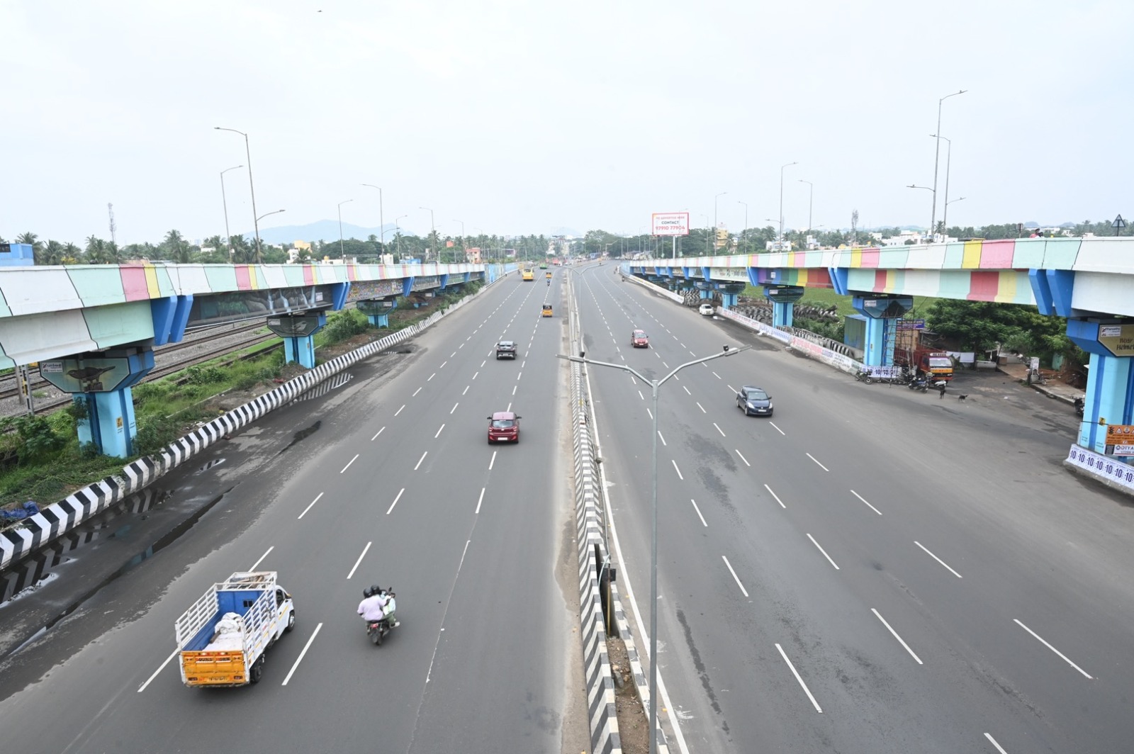 சென்னை சாலைகள் நேற்று வெறிச்சோடி கிடந்தன