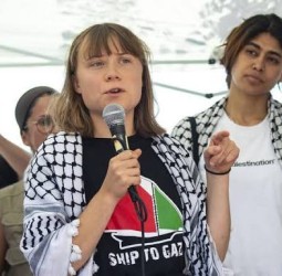 தலைமுடியைப் பிடித்து இழுத்து... இஸ்ரேலில் கிரெட்டா தன்பெர்குக்கு நேர்ந்த அவலம்!