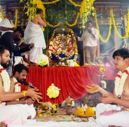 ஊட்டி சீனிவாச பெருமாள் கோவிலில் நேற்று திருக்கல்யாண நிகழ்ச்சி