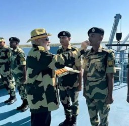 கடற்படையினருடன் தீபாவளி கொண்டாடுகிறார் பிரதமர் மோடி