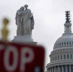 கடல் வழியாக காசாவிற்கு நிவாரண பொருட்கள் கொண்டு சென்ற கிரேட்டா தன்பெர்க் தடுத்து நிறுத்தம்