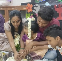 விஜயதசமியில் வித்யாரம்பம் எழுதி கல்வியை தொடங்கிய குழந்தை