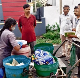 தூய்மைப்பணிகள் குறித்து கலெக்டர் கந்தசாமி நேற்று ஆய்வு