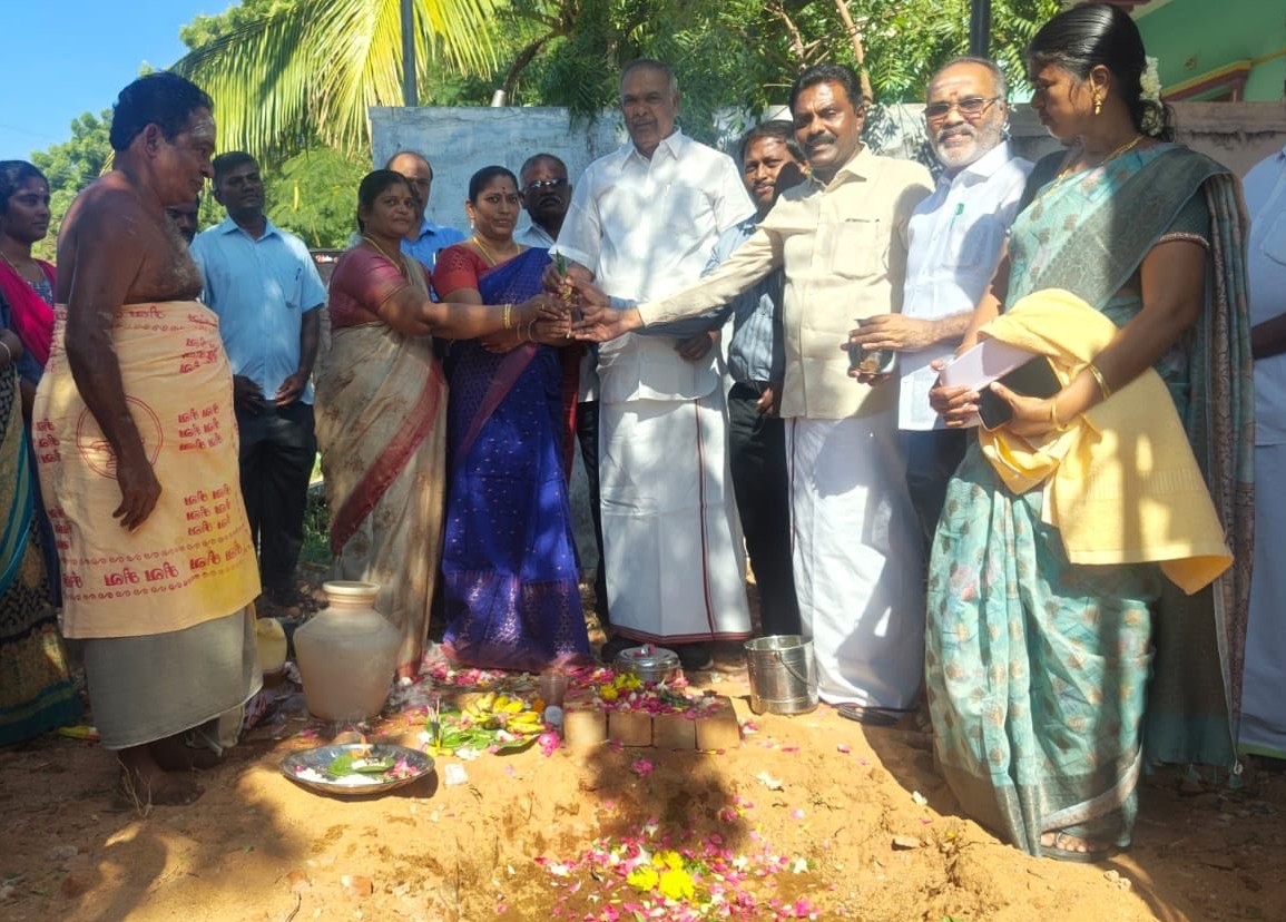 குடியிருப்பு கட்டிடம் அமைப்பதற்கான பணிகளை சபாநாயகர் அப்பாவு, அடிக்கல்