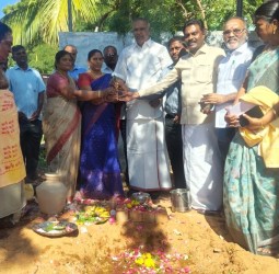 குடியிருப்பு கட்டிடம் அமைப்பதற்கான பணிகளை சபாநாயகர் அப்பாவு, அடிக்கல்