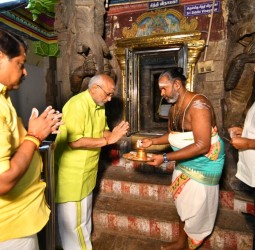 மதுரை மீனாட்சி அம்மன் கோவிலில் துணை ஜனாதிபதி சிபி ராதாகிருஷ்ணனுடன் தரிசனம்