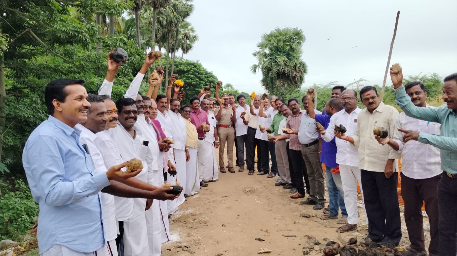 சீர்காழியில் பசுமை சேவை சங்கம் சார்பில் 1 லட்சம் பனை விதை நடும் பணி துவக்க விழா