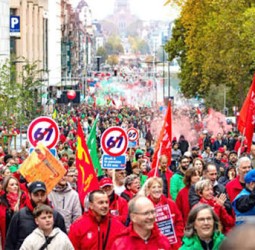 பெல்ஜியத்தில் மக்கள் நலத்திட்டங்களுக்கான நிதி வெட்டு அரசைக் கண்டித்து 1.4 லட்சம் தொழிலாளர்கள் பிரம்மாண்டப் பேரணி