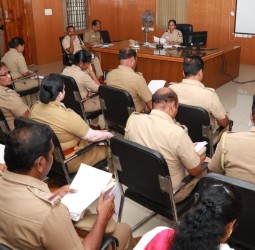 திருப்பத்தூர் மாவட்ட காவல் அலுவலகத்தில் மாவட்ட காவல் கண்காணிப்பாளர் திருமதி.V.சியாமளா தேவி., அவர்கள் தலைமையில் குற்ற கலந்தாய்வு கூட்டம்