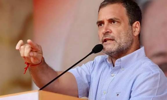 டிரம்ப்பை பார்த்து மோடி பயப்படுகிறார்-ராகுல்காந்தி கடும் விமர்சனம்