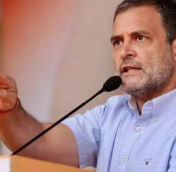 டிரம்ப்பை பார்த்து மோடி பயப்படுகிறார்-ராகுல்காந்தி கடும் விமர்சனம்