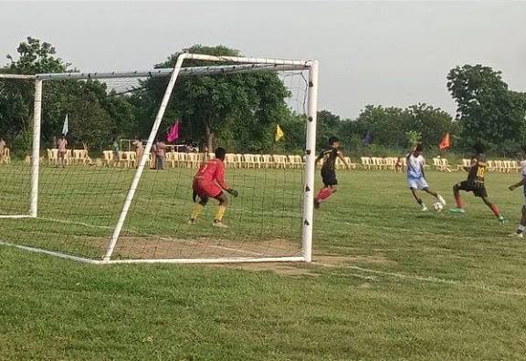 யூத் லீக் கால்பந்து போட்டி சிறுகளத்தூர் அணி வெற்றி
