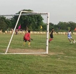 யூத் லீக் கால்பந்து போட்டி சிறுகளத்தூர் அணி வெற்றி