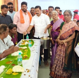 மீனாட்சிபுரம் அண்ணா ஆட்டோ ஓட்டுனர் சங்கம் சார்பில் நடந்த ஆயுதபூஜை விழா