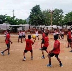 எறிப்பந்து போட்டியில் ஸ்ரீ வெங்கடேஸ்வரா ஹைடெக் கல்லூரி மாணவர்கள் முதலிடம்