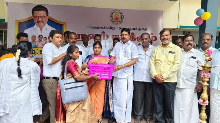 நலம் காக்கும் ஸ்டாலின் முகாமை இன்று அக்டோபர் 11 சனிக்கிழமை அன்னியூர் சிவா எம்எல்ஏ துவக்கி வைத்தார்