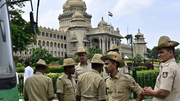 புத்த மதத்துக்கு மாறினால் எஸ்சி சான்றிதழ் தர வேண்டும்: கர்நாடக அரசு உத்தரவு