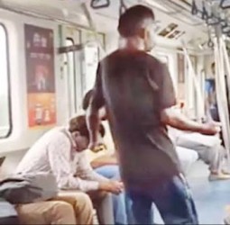 மெட்ரோ ரெயிலில் பிச்சை எடுத்த நபருக்கு ரூ.500 அபராதம்