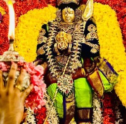 ஸ்ரீ திருமங்கையாழ்வார் திருக்கோலம்
