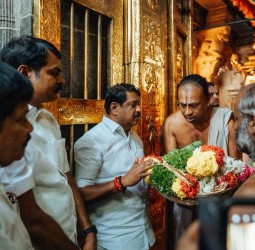 ஆண்டாள் திருக்கோவிலில் நயினார் நாகேந்திரன் தரிசனம்