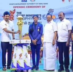 2025 ம் ஆண்டுக்கான முதலமைச்சர் கோப்பையை துணை முதல்வர் உதயநிதி அறிமுகப் படுத்தி, சுடரினை ஏற்றி வைத்தார்