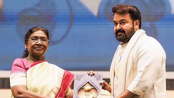 நடிகர் மோகன்லாலுக்கு பிரம்மாண்ட பாராட்டு விழா: கேரள அரசு அறிவிப்பு