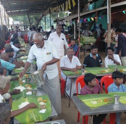 வள்ளலார் பிறந்த நாளையொட்டி அன்னதானம்