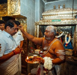 நயினார் நாகேந்திரன் தனது பிறந்தநாளை முன்னிட்டு தரிசனம்