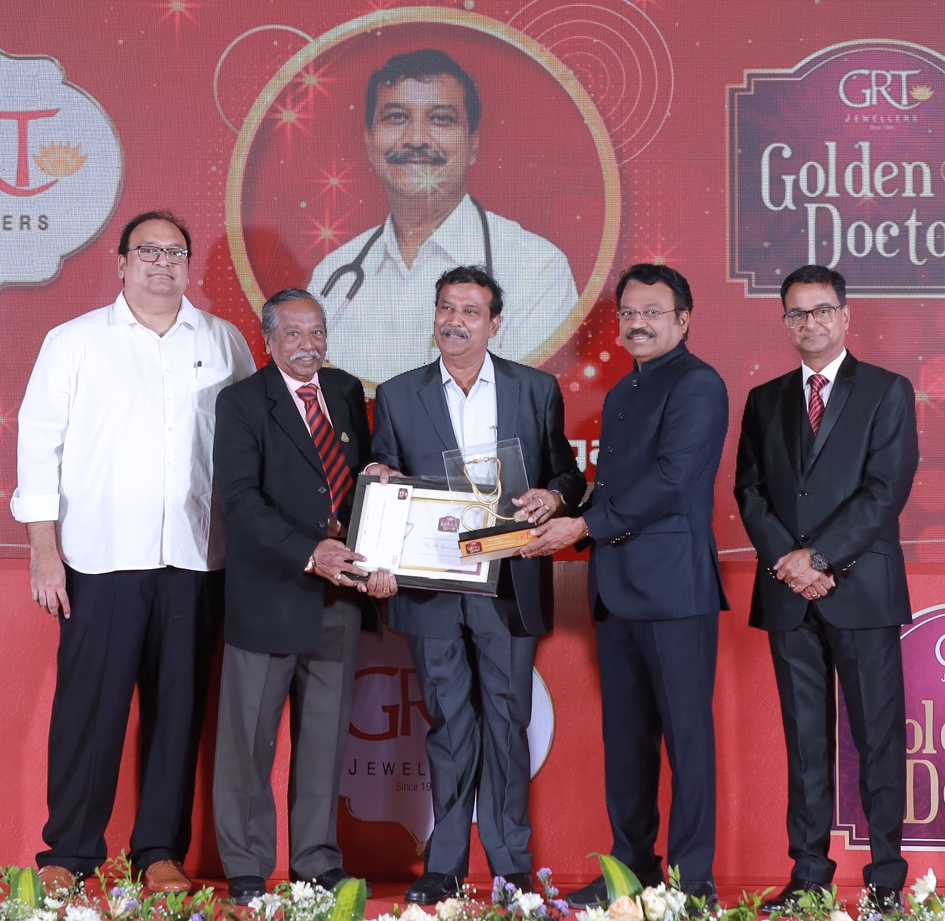கோவை டாக்டருக்கு  கோல்டன் டாக்டர் விருது