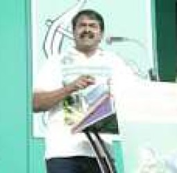 கரூரில் 41 பேர் உயிரிழந்த சம்பவத்துக்கு விஜய்தான் முதன்மைக் காரணம்: சீமான்