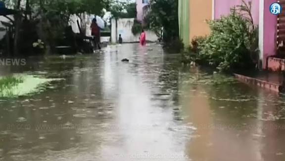 திருவள்ளூரில் 2 நாட்களாக இடைவிடாது தொடர்மழை: குடியிருப்பு பகுதிக்குள் தண்ணீர் புகுந்துள்ளதால் மக்கள் அவதி