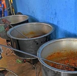 மழையால் பாதிக்கப்படுவோரை தங்க வைக்க சென்னையில் 215 நிவாரண முகாம்கள் தயார்