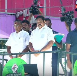 தர்மபுரி யில் நடந்த பரப்புரையில் அதிமுகபொதுச் செயலாளர் பழனிசாமி 2 நிமிடம் மவுன அஞ்சலி