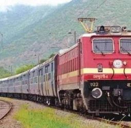 மதுரைக்கு பயணிகள் ரயில்களை இயக்க வேண்டும்    பட்டுக்கோட்டை ரயில் உபயோகிப்போர் சங்கம் கோரிக்கை