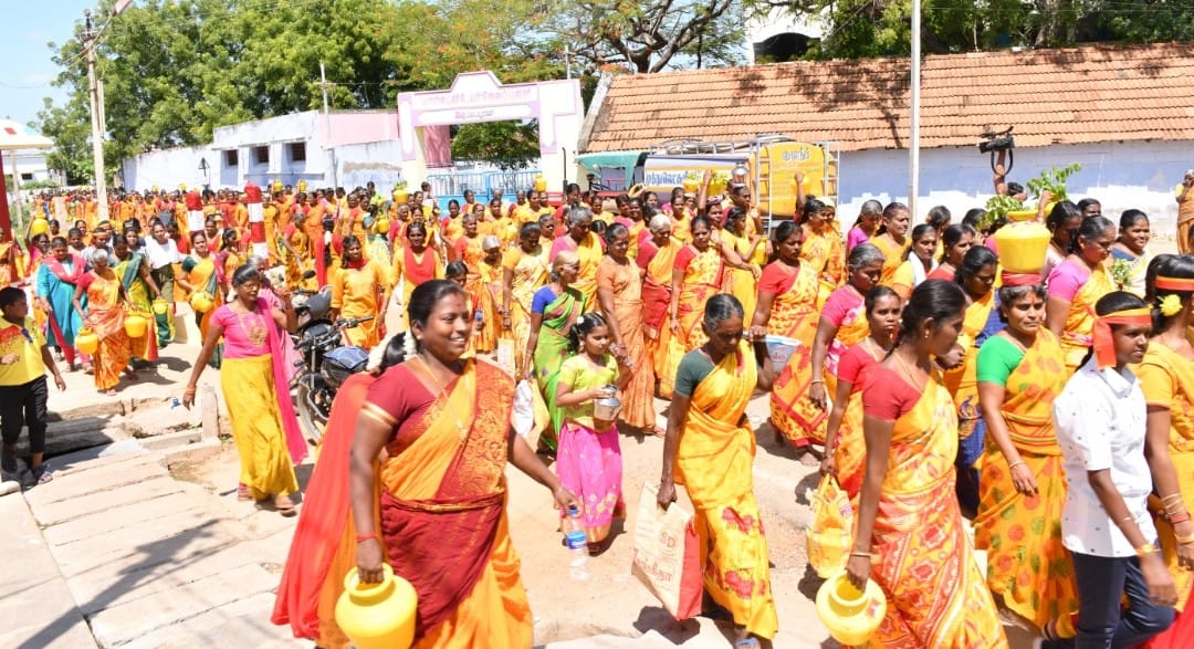 விளாத்திகுளத்தில் தேவர் மகாஜன சங்கம் சார்பில் 118 பால்குட ஊர்வலம்