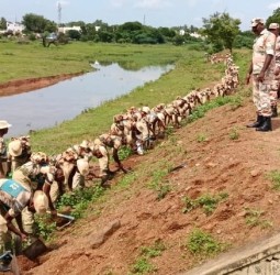 இந்தோ-திபெத் எல்லைக் காவல் படையினர், சிவகங்கை டி.புதூர் கண்மாயில் 10,000 பனை விதைகளை நடவு