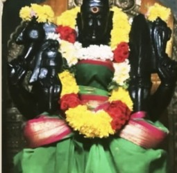 உக்கல் அருள்மிகு மடாவளம் ஸ்ரீ காமாட்சி அம்பாள் கோயிலில் மூன்றாம் பிறை சந்திர தரிசனம்: