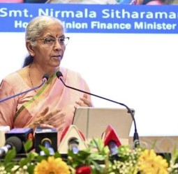 நேர்மையாக வரி செலுத்துவோரை கண்ணியமாக நடத்த வேண்டும்: ஜிஎஸ்டி அதிகாரிகளிடம் நிதியமைச்சர் வலியுறுத்தல்