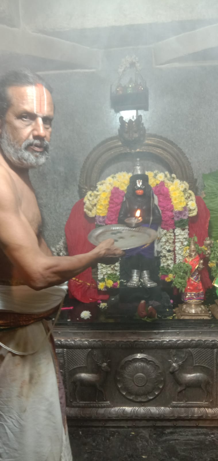 காட்பாடி ஸ்ரீ பக்த ஆஞ்சநேயர் சர்வ அலங்காரத்தில் பக்தர்களுக்கு அருள் பாலிப்பு!