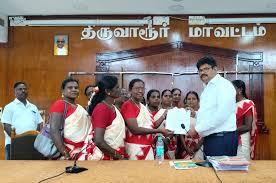 நூறு நாள் வேலை வழங்கிடக் கோரி மாவட்ட ஆட்சியரிடம் மாதர் சங்கம் மனு