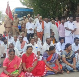 கோட்டூரில் இந்திய கம்யூனிஸ்ட் கட்சியினர் சாலை மறியல்