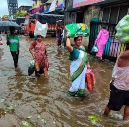 மஹாராஷ்டிராவில் கனமழைக்கு 10 பேர் உயிரிழப்பு; மும்பைக்கு ‘ரெட்’ அலர்ட் வெள்ளத்தில் சிக்கிய 12,000 பேர் மீட்பு