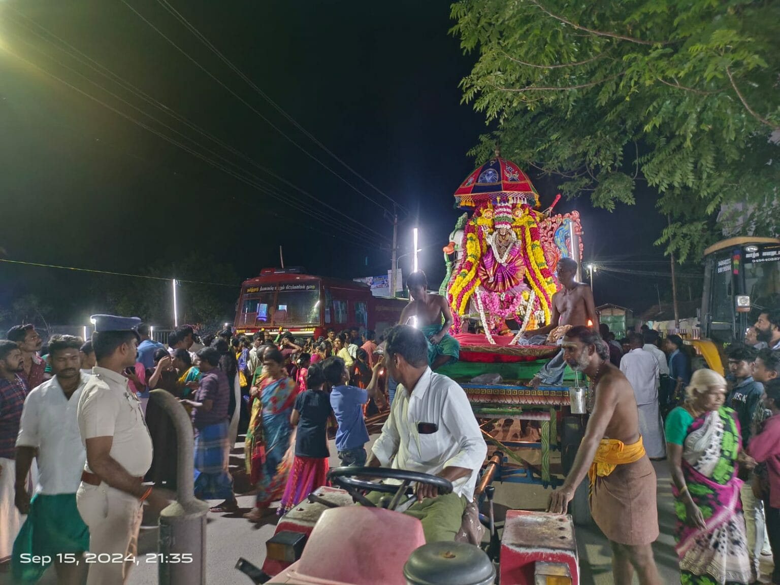 ஸ்ரீ வேம்படி சீதளாதேவி மகா மாரியம்மன் ஆலயத்தில் ஆவணி கடைஞாயிறை முன்னிட்டு அபிஷேக ஆராதனை