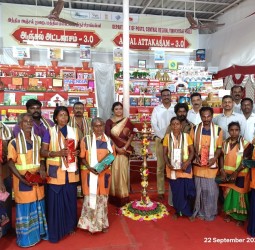 திருச்சி தலைமை அஞ்சல் நிலைய வளாகத்தில் "அஞ்சல் அட்டகாசம்" என்ற தலைப்பில் கொலு கண்காட்சி