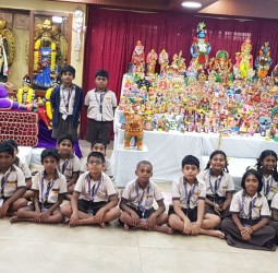 வேலூர் கிருஷ்ணசாமி பள்ளியில் நவராத்திரி தசரா கொளு