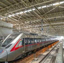 டெல்லி - மீரட் வழித்தடத்தில் நமோ பாரத் ரயில் 160 கி.மீ வேகத்தில் பயணம்