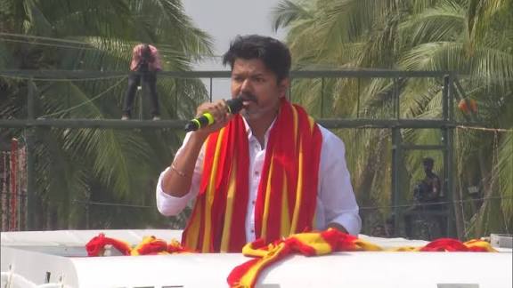 தமிழக அரசியலில் இதுவரை இல்லாத நிபந்தனைகளை எதிர்கொள்கிறது தவெக” - விஜய் ஆவேசம்