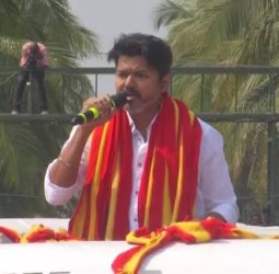 தமிழக அரசியலில் இதுவரை இல்லாத நிபந்தனைகளை எதிர்கொள்கிறது தவெக” - விஜய் ஆவேசம்